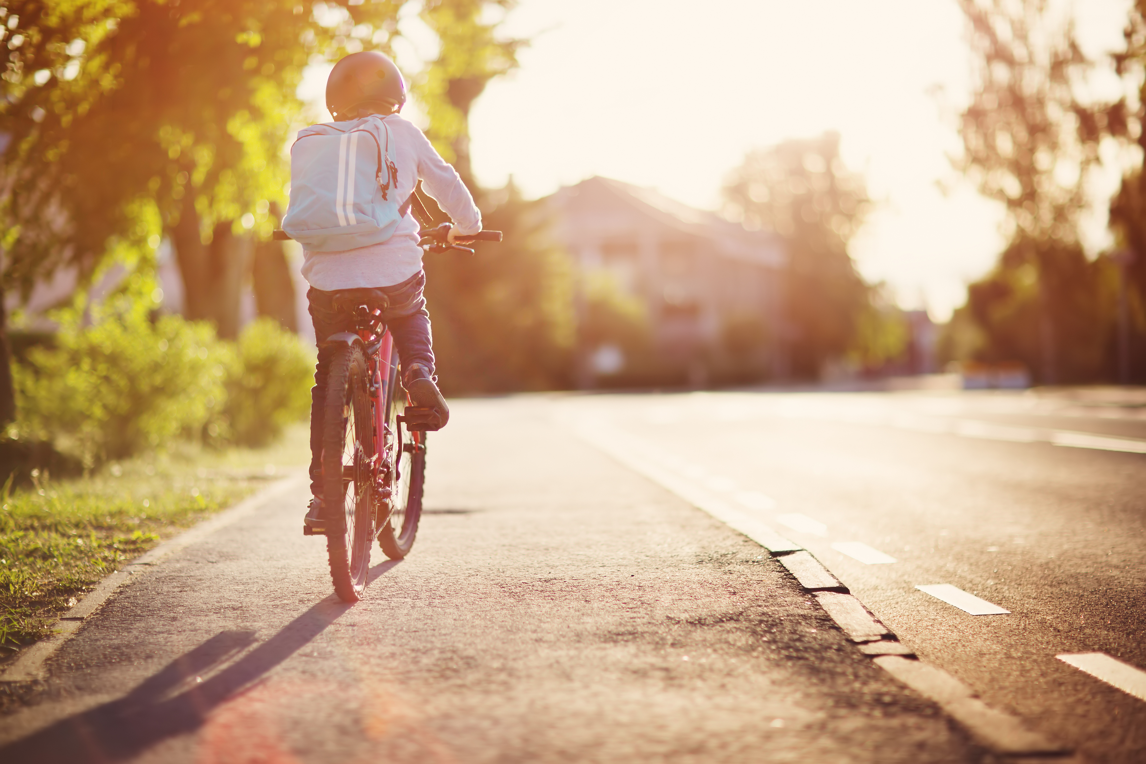 7 jähriges kind zerkratzt fremdes auto mit fahrrad