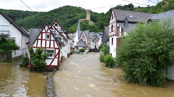Dorfzentrum von Monreal im Elz-Hochwasser vom Juli 2021 